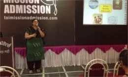 Ms.-Kunjal-Sakhrani-conducting-study-abraod-seminar-@-Times-of-India-event